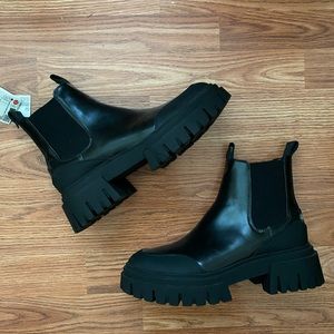 New Zara rubberized oversized lug sole black chelsea boots size women 9